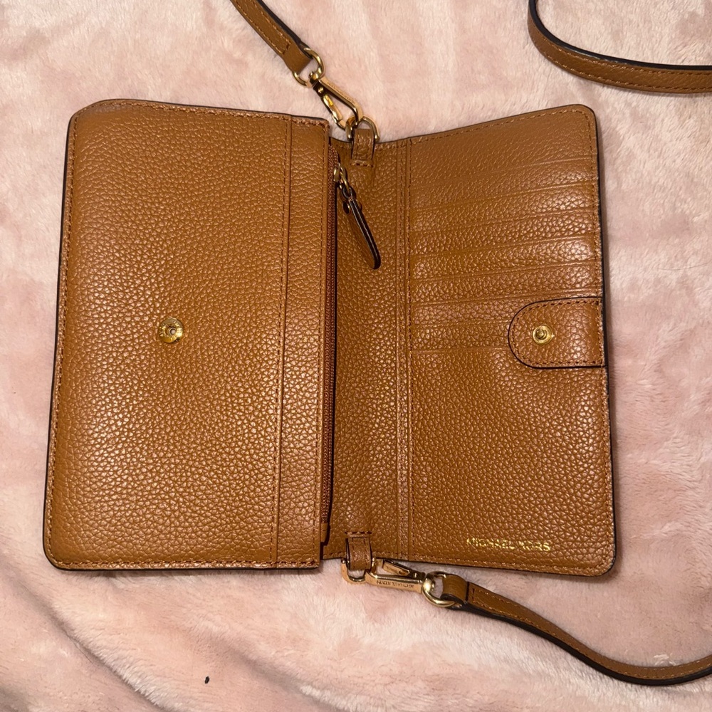 Michael Kors smartphone crossbody bag - Picture 2 of 5
